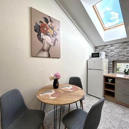 Modern Apartment, 5Mins To Rynok Square リヴィウ エクステリア 写真