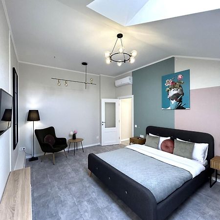 Modern Apartment, 5Mins To Rynok Square リヴィウ エクステリア 写真