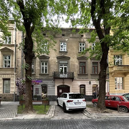 Modern Apartment, 5Mins To Rynok Square リヴィウ エクステリア 写真