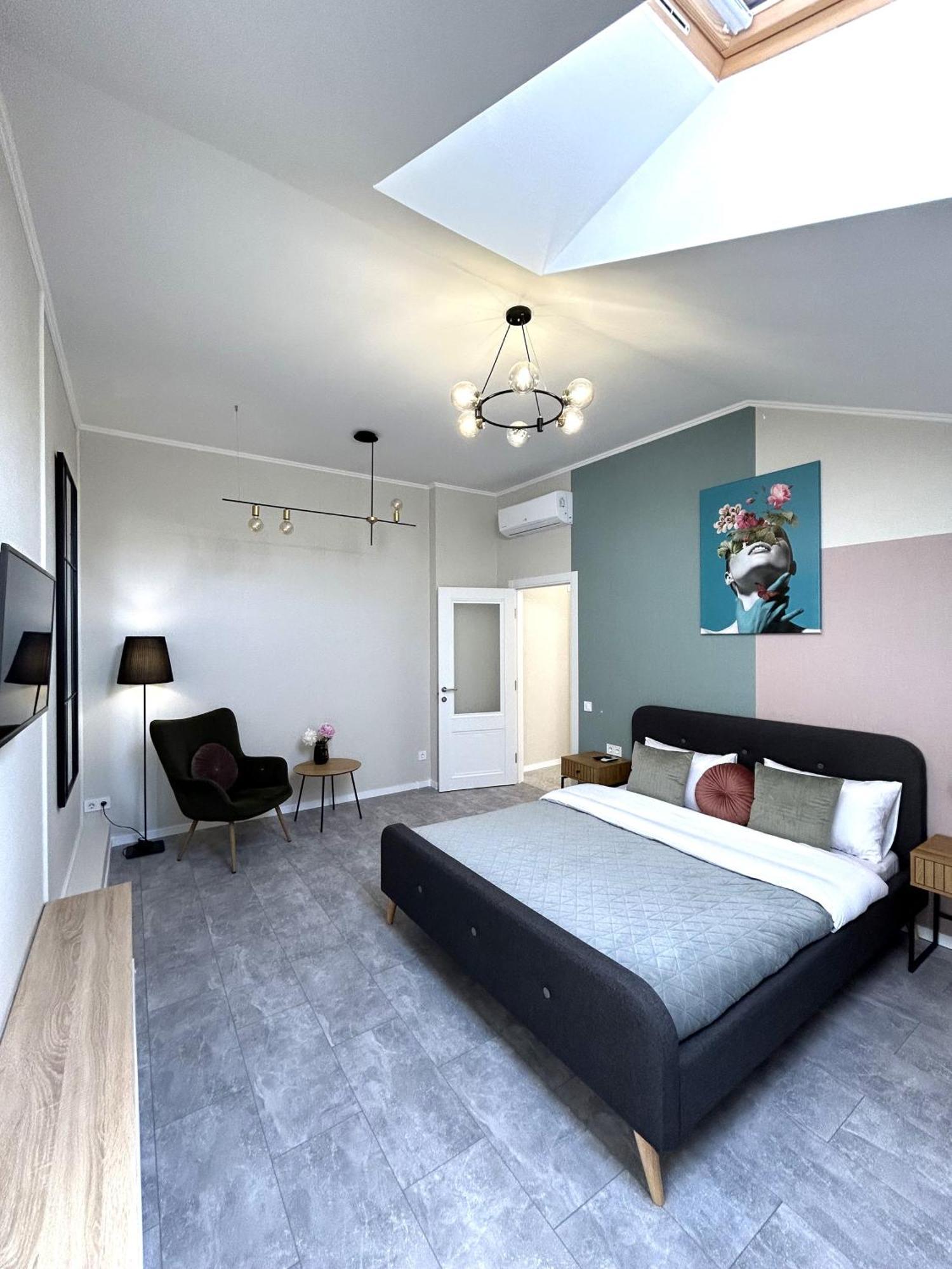 Modern Apartment, 5Mins To Rynok Square リヴィウ エクステリア 写真