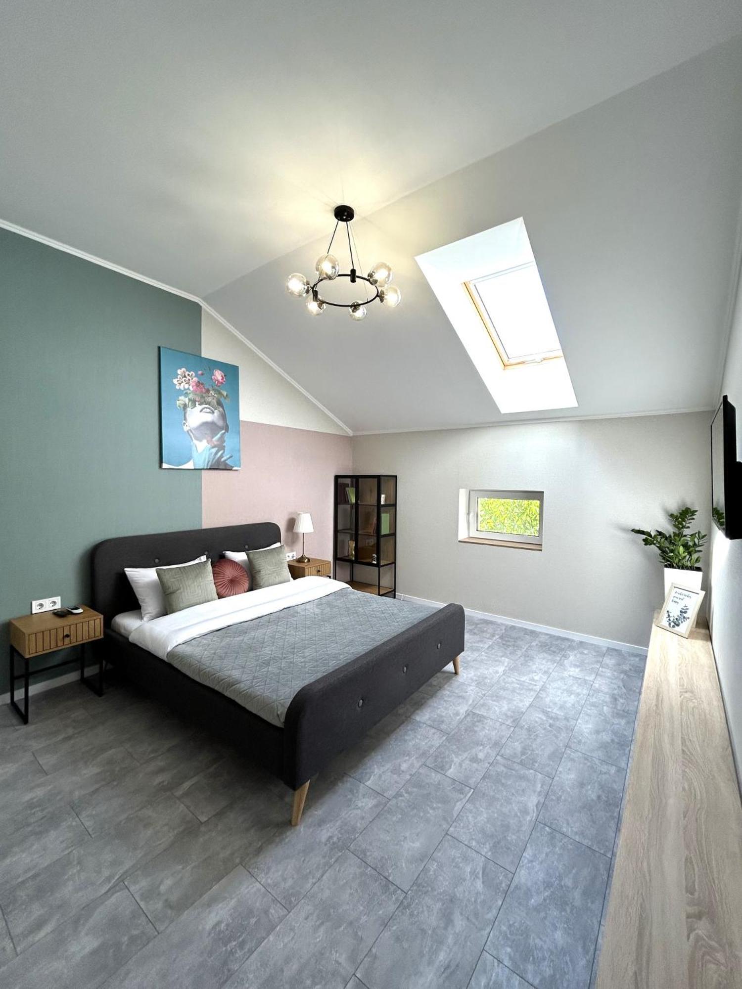 Modern Apartment, 5Mins To Rynok Square リヴィウ エクステリア 写真