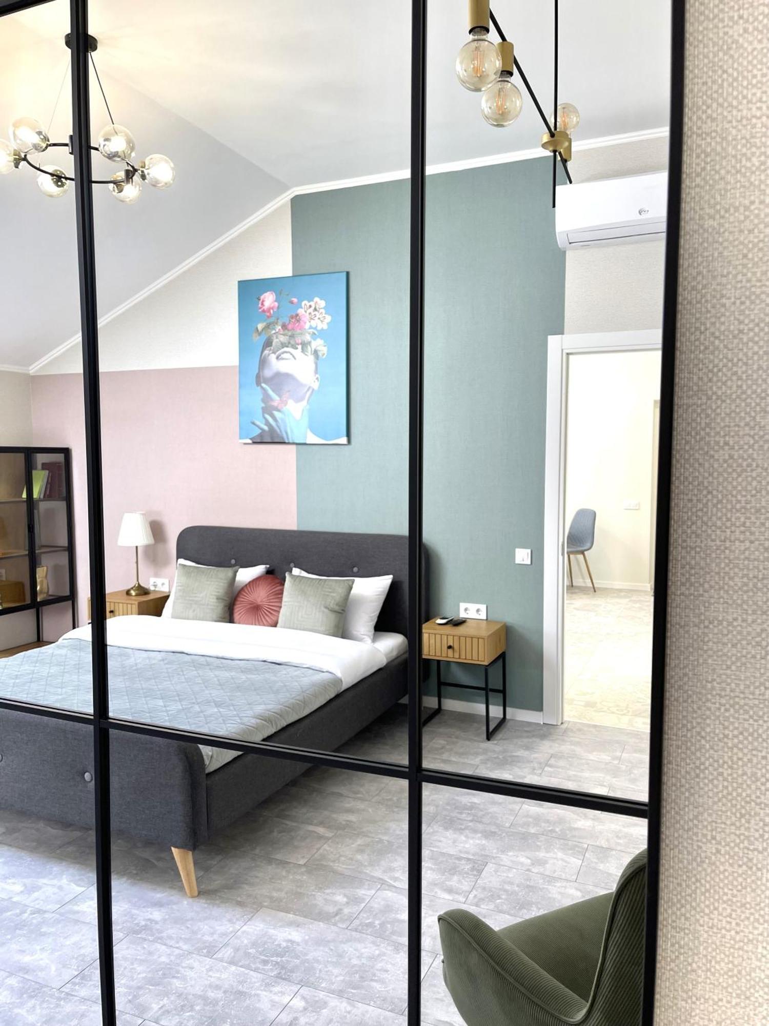Modern Apartment, 5Mins To Rynok Square リヴィウ エクステリア 写真