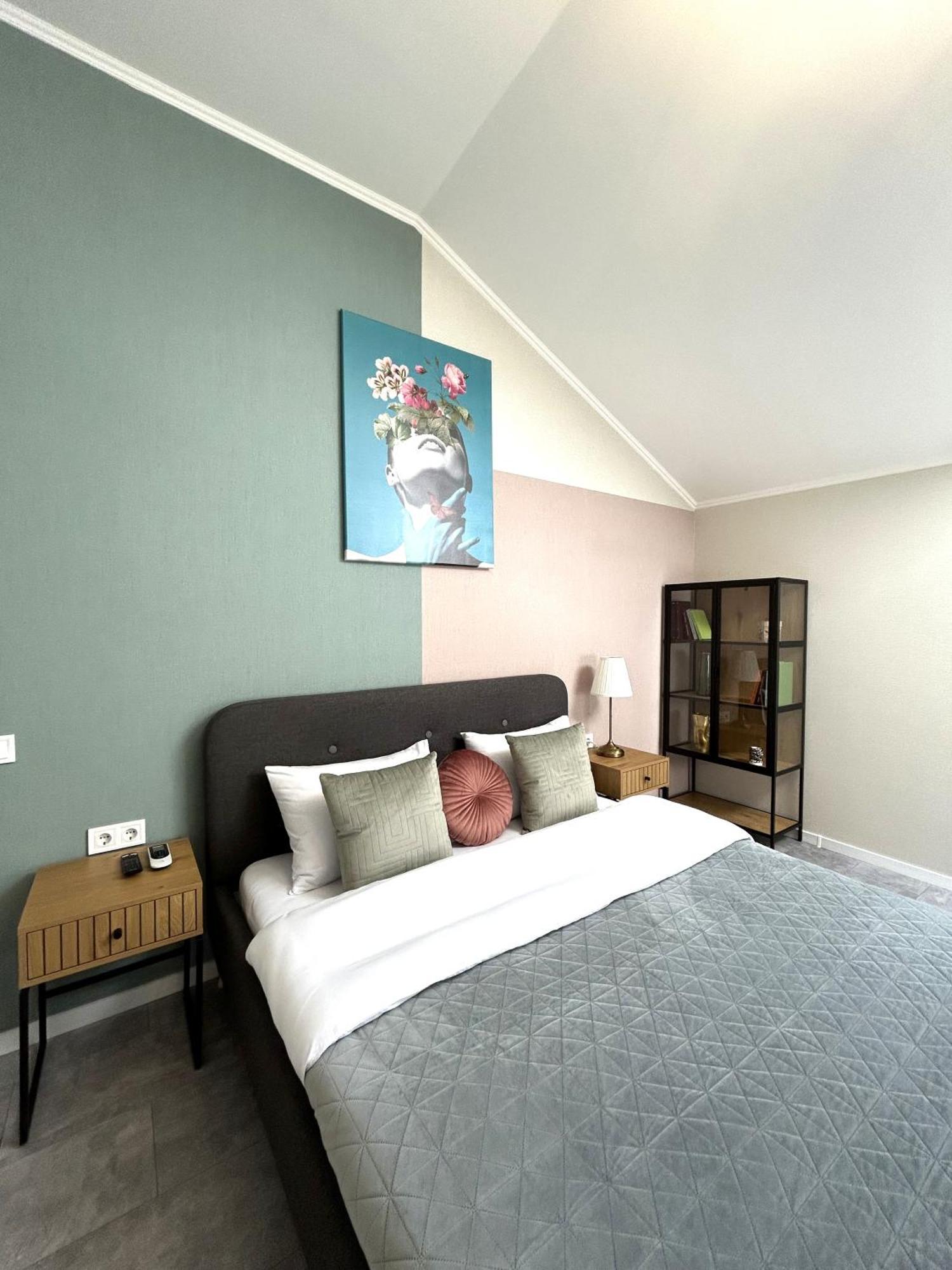 Modern Apartment, 5Mins To Rynok Square リヴィウ エクステリア 写真