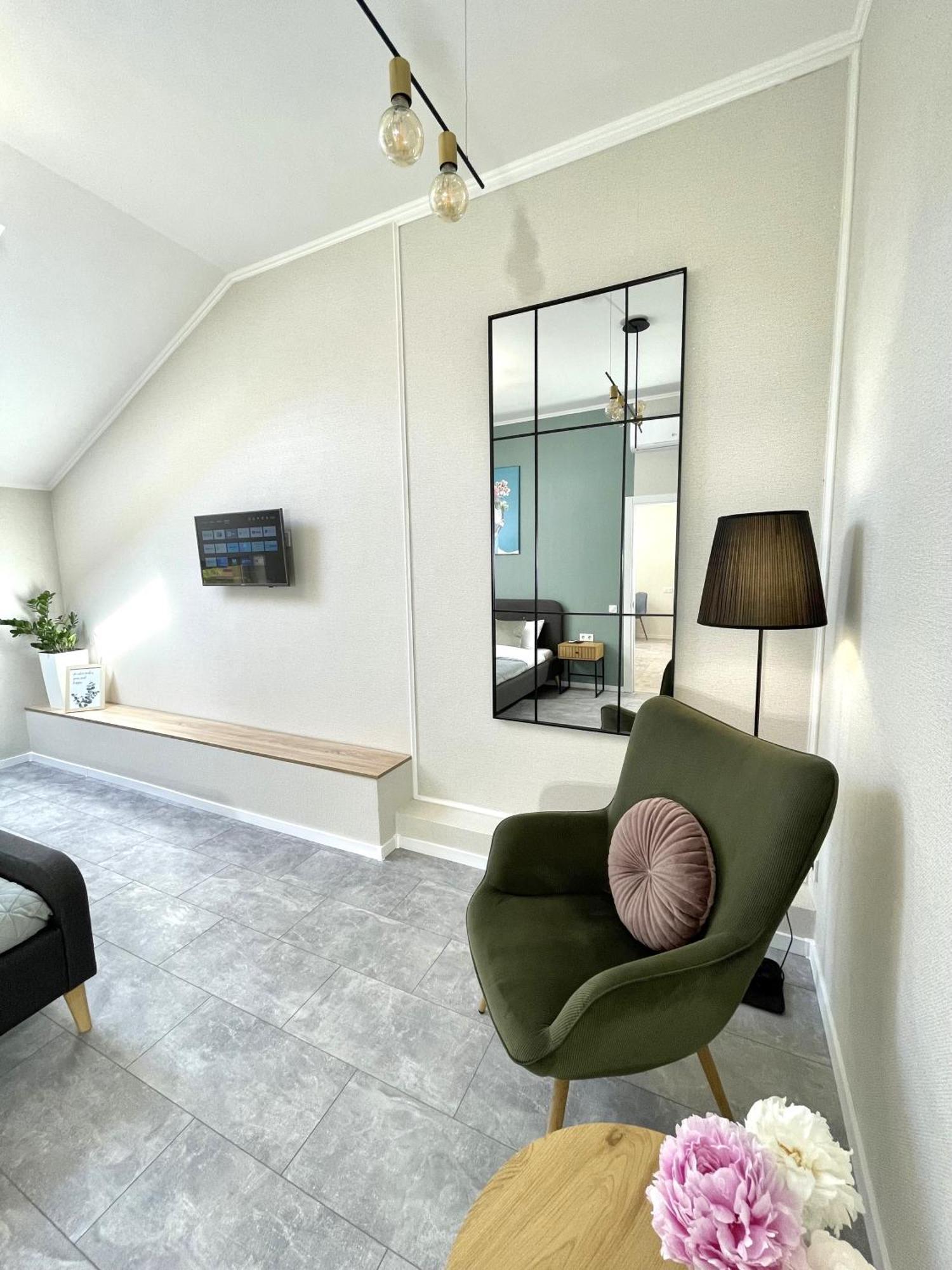 Modern Apartment, 5Mins To Rynok Square リヴィウ エクステリア 写真